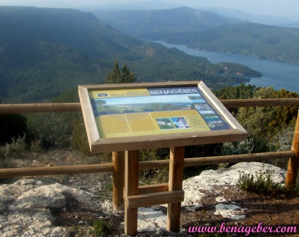 El Pico Franco sobre la Muela y el Embalse de Benagéber